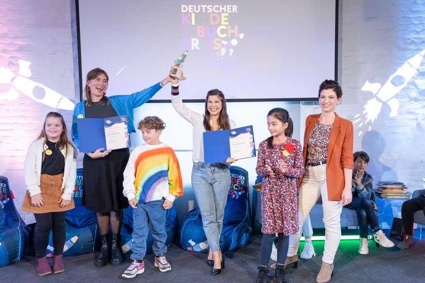 Deutscher Kinderbuchpreis 2024 Kinderjury und Gewinnerin Annika Preil