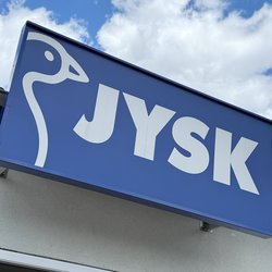 JYSK begeistert mit stilvoller Hartholz-Gartenbank zum Top-Preis