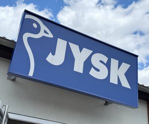 Zum Spitzenpreis: Wir lieben diese stilvolle Hartholz-Gartenbank von JYSK