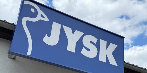 JYSK begeistert mit stilvoller Hartholz-Gartenbank zum Top-Preis