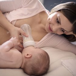 8 Sätze, die nicht-stillenden Müttern echt weh tun können