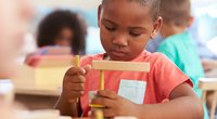 Montessori Schule: Welche Vorteile sie hat und wie sie sich von regulären Schulen unterscheidet