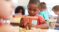 Montessori Schule: Welche Vorteile sie hat und wie sie sich von regulären Schulen unterscheidet