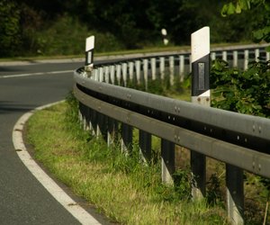 Wichtig im Notfall: Deshalb können Leitpfosten Leben retten