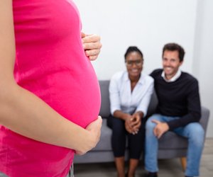 Dank Leihmutterschaft zum Baby: Alle rechtlichen Hintergründe