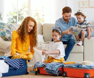 Packliste für den Familienurlaub: 5 Checklisten, mit denen ihr das Koffer-Chaos meistert