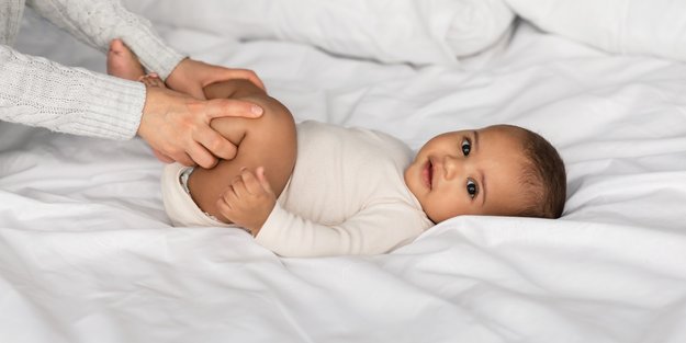 Euer Baby plagt Bauchweh? Diese Massagegriffe helfen sofort