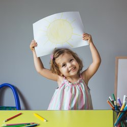 Bilderrahmen für Kinderzeichnungen: Die 5 besten Modelle für kleine Picassos