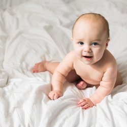 Namensinspiration: 17 Namen für Jungs & Mädchen, die „Wahrheit“ bedeuten