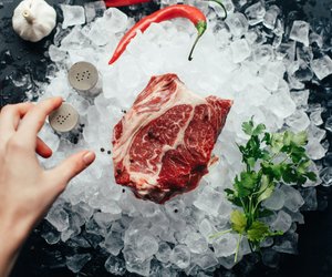 Wie lange hält sich Fleisch im Kühlschrank?