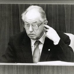 Diese 20 historischen Bilder zeigen die Macht der Stasi