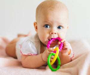 Zahnen beim Baby: 6 Tipps für schnelle Linderung
