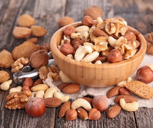 Nüsse und Stillen: Was sollten stillende Mütter beachten?