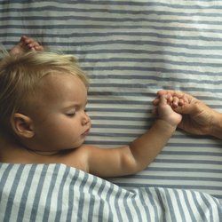 12 geniale Tipps gegen tropische Nächte – Schlaf gut, kleiner Schatz!