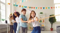 Kindergeburtstag-Spiele für drinnen: 21 neue Ideen für unvergesslichen Indoor-Spaß