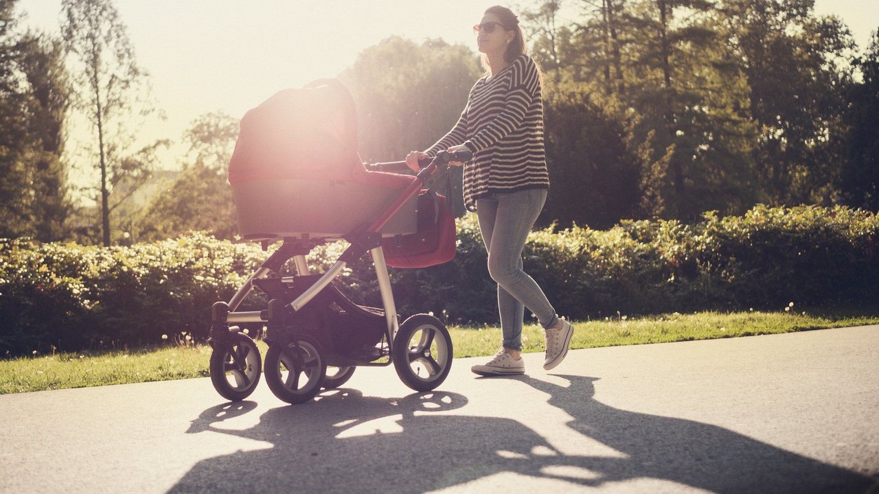Dieses Amazon-Gadget ergänzt den Kinderwagen im Sommer perfekt.