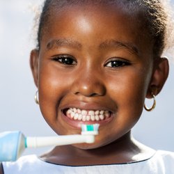 Elektrische Zahnbürste für Kinder im Test: Die besten Produkte für saubere Beißerchen