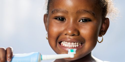 Elektrische Zahnbürste für Kinder im Test: Die besten Produkte für saubere Beißerchen