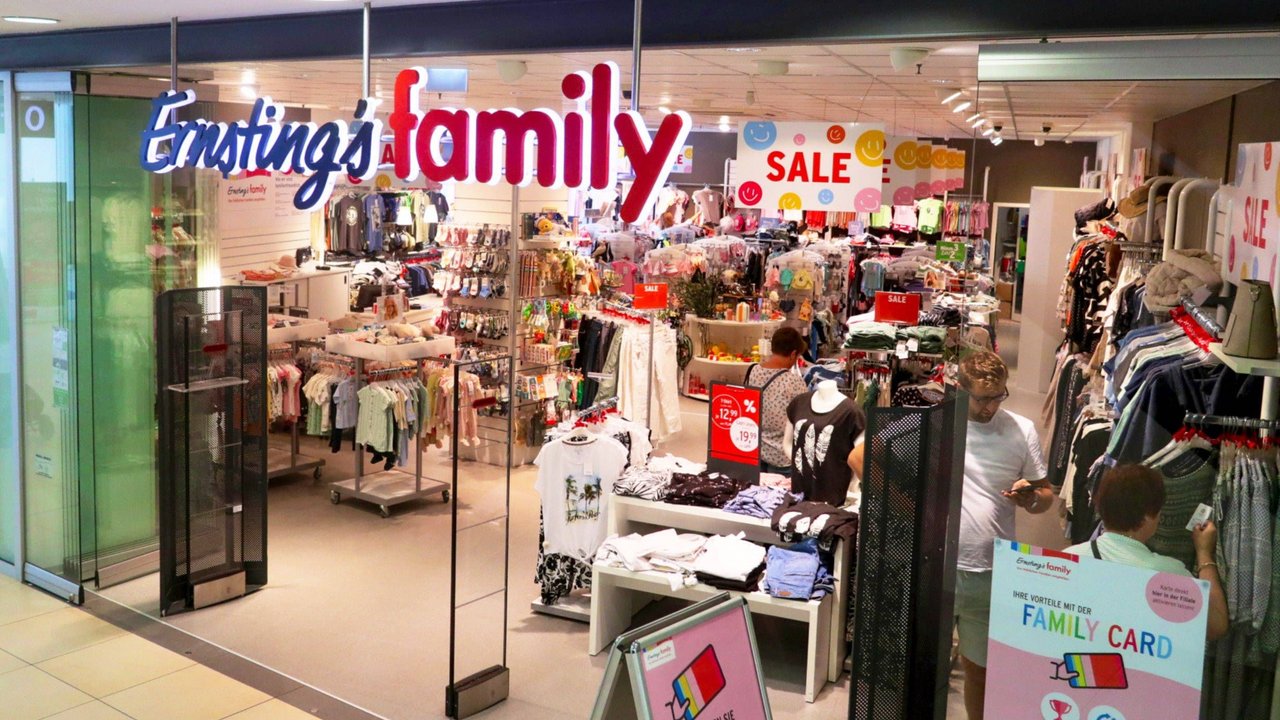 Ernsting's Family Hasenkissen: Shop Eingang 