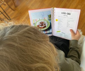 Kinder-Kochbuch: 7 Buchtipps, die Kindern helfen einfache Gerichte zu kochen