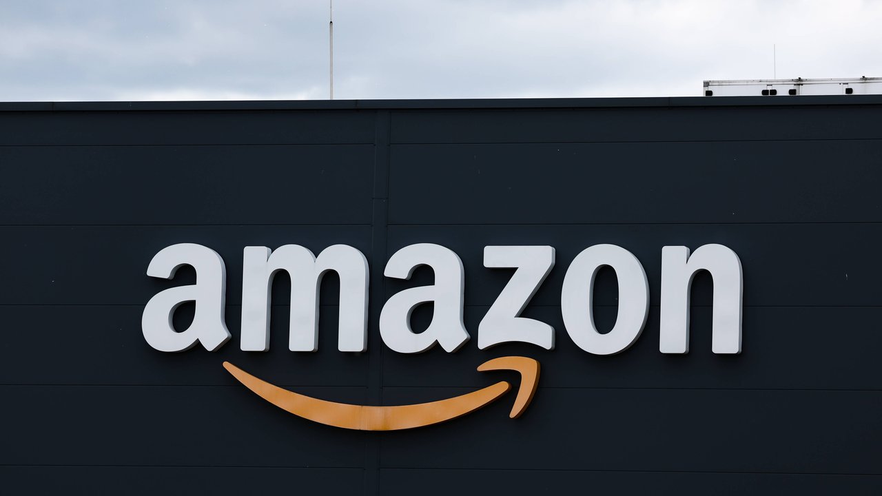 Bei Amazon gibt es den Akku-Schlagschrauber für alle DIY-Fans