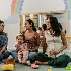 Keine Lust mehr auf toxische Freundinnen im Mama-Alltag: Erkennst du diese 6 Typen?