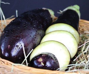 Aubergine & Stillen: Was sollten Mütter beachten?