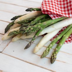 Spargel und Stillen: Ein problematisches Lebensmittel?