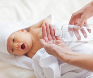 Ätherische Öle: Warum sie für Babys gefährlich werden können