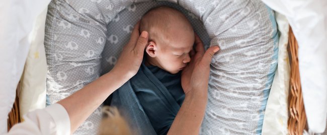 Süße Träume: 13 gemütliche Babybett-Nestchen für einen erholsamen Schlaf