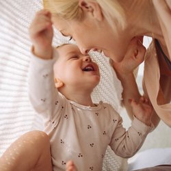 Diese Namen sind out! 25 Babynamen, die du 2025 besser nicht vergibst – und was du stattdessen nehmen kannst