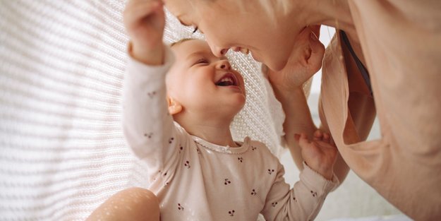 Diese Namen sind out! 25 Babynamen, die du 2025 besser nicht vergibst – und was du stattdessen nehmen kannst