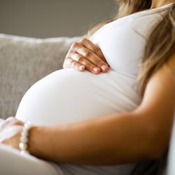 Braxton-Hicks-Kontraktionen: An diesen Symptomen erkennst du, dass deine Übungswehen losgehen