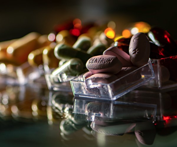 Antibiotika + Cortison: Kann ich beides gleichzeitig anwenden?