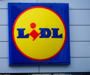 Mücke adé: Lidl verkauft clevere Insektenschutz-Schiebetür zum Sparpreis