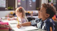 Studie: Lernen Kinder besser mit Stift und Papier oder am Tablet?