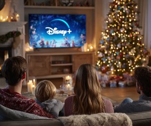 F&#x00FC;r&#x20;kuschlige&#x20;Dezemberabende&#x3A;&#x20;Unsere&#x20;8&#x20;liebsten&#x20;Weihnachtsfilme&#x20;auf&#x20;Disney&#x2B;&#x20;f&#x00FC;r&#x20;Kinder&#x20;und&#x20;Erwachsene
