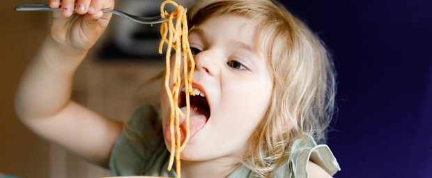 Friss oder Pommes! 15 witzige Tweets über Kinder und Essen