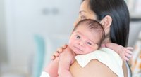 Spuckbaby: Wie viel spucken ist normal und was hilft?