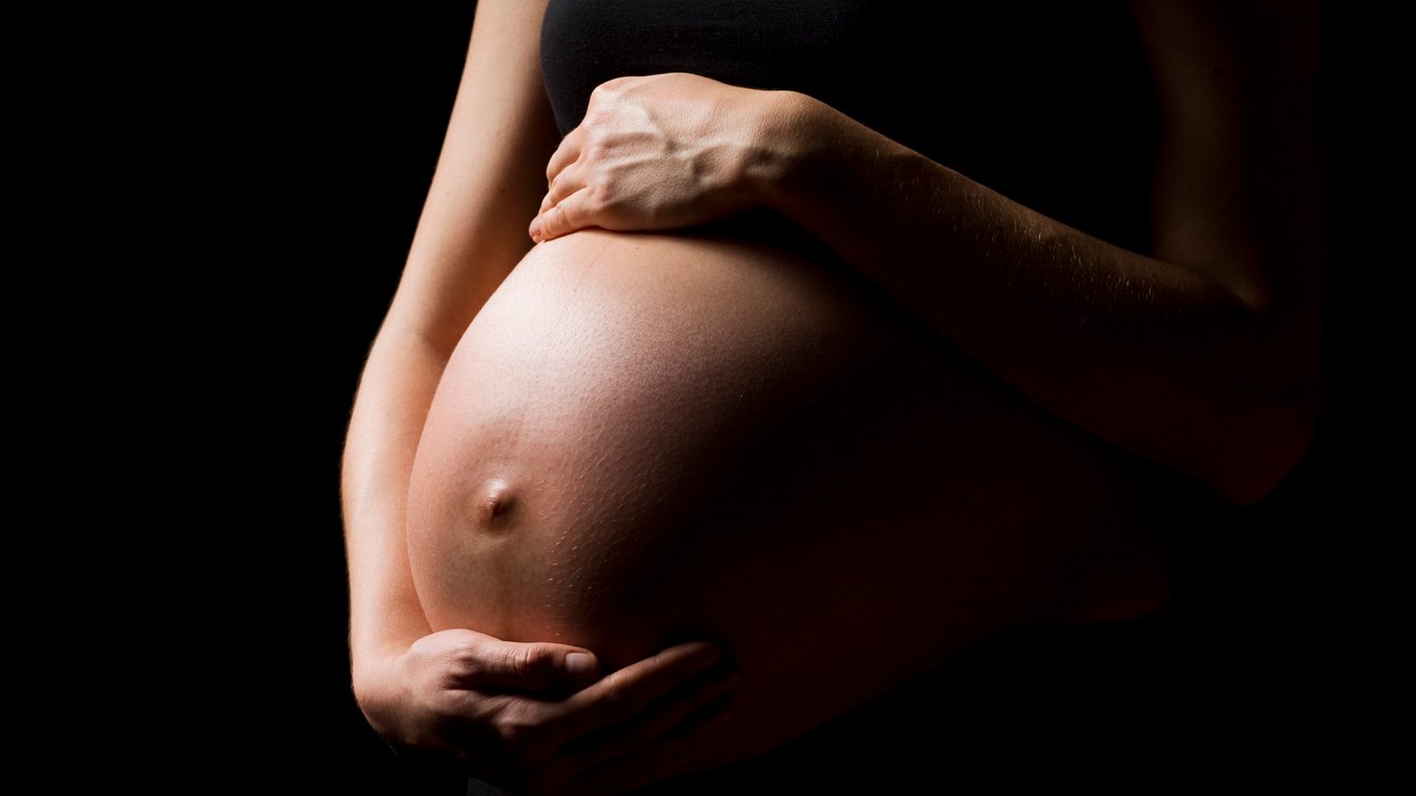 Viele Frauen sind von einem Nabelbruch in der Schwangerschaft betroffen