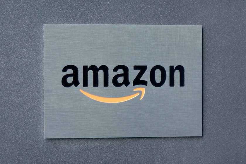 Schild von Amazon Schild von Amazon, 28.04.2024, Mitte, Berlin, Ein Amazonlogo befindet sich auf einem Schild. *** Sign from Amazon Sign from Amazon, 28 04 2024, Mitte, Berlin, An Amazon logo is on a sign