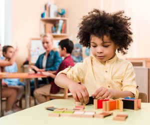 So funktioniert Montessori-Pädagogik: Grundlagen und Tipps