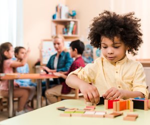 Respektvoll erziehen: Wie gut passt die Montessori-Pädagogik zu euch?