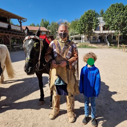 Harz mit Kindern: Am besten hat dem Kind der Indianer Shadow gefallen. Es gibt sogar Autogrammkarten der Darsteller*innen.