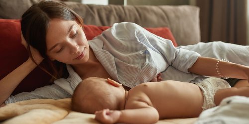 Wochenbett-Geschenke: 13 wertschätzende Aufmerksamkeiten für Mamas