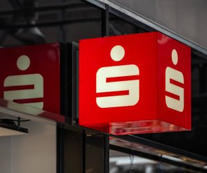 Geldeingänge bei der Sparkasse: Wann werden sie gebucht?