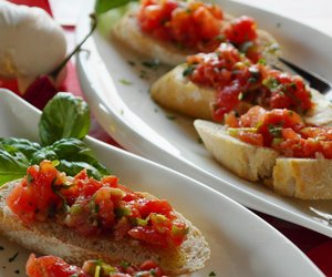 Bruschetta würzen: So schmeckt die beliebte Vorspeise wie in Italien