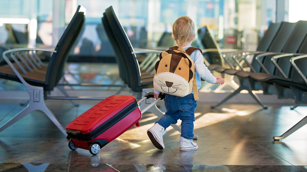 Koffer Test - Kind mit Koffer