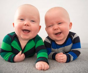 Zwillingsnamen: So findet ihr die richtigen Babynamen im Doppelpack!