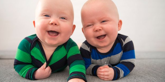 Zwillingsnamen: So findet ihr die richtigen Babynamen im Doppelpack!